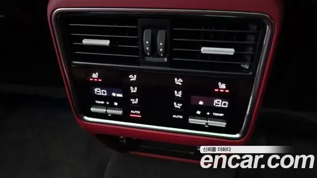 Porsche Cayenne 2022 — Photo 19/20