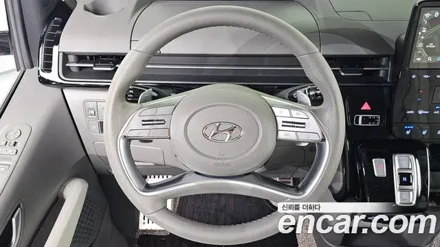 Hyundai Staria 2021 — Photo 15/20