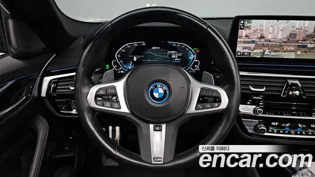 BMW 5 Series 2022 — Photo 12/20