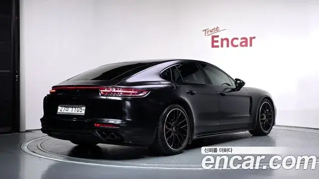 Porsche Panamera 2019 — Photo 1/20