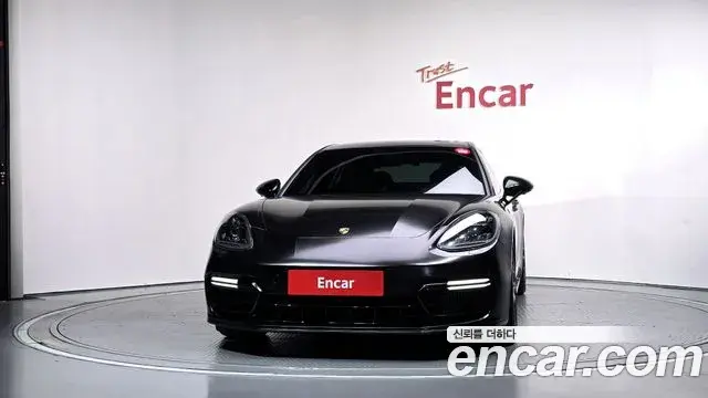 Porsche Panamera 2019 — Photo 2/20