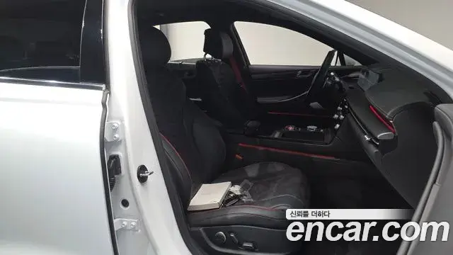 Genesis Electrified G80 2024 — Photo 12/20
