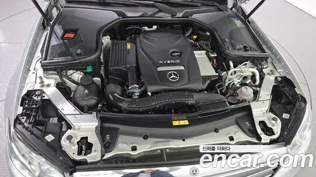 Mercedes-Benz E-Class 2020 — Photo 6/20