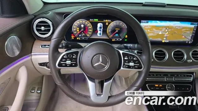 Mercedes-Benz E-Class 2020 — Photo 12/20