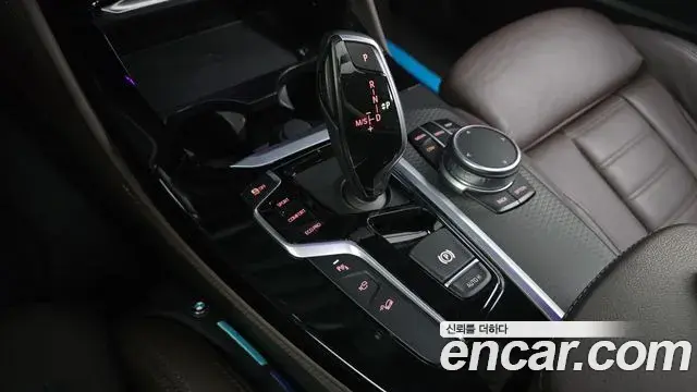BMW X4 2020 — Photo 9/20