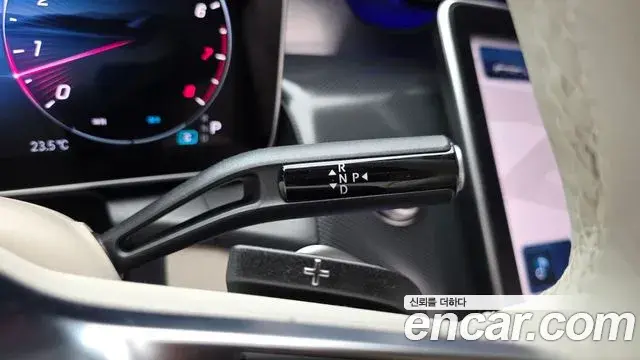 Mercedes-Benz GLC-Class 2025 — Photo 9/20