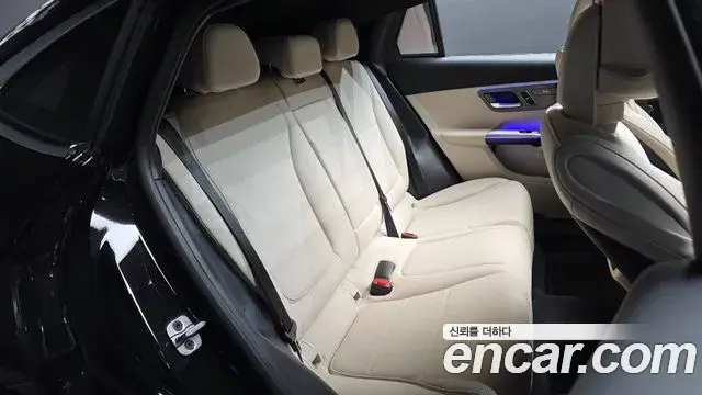 Mercedes-Benz GLC-Class 2025 — Photo 11/20