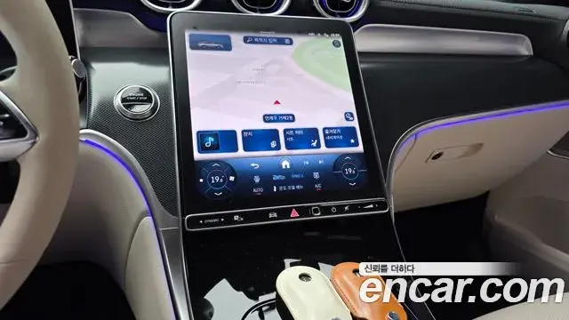 Mercedes-Benz GLC-Class 2025 — Photo 14/20