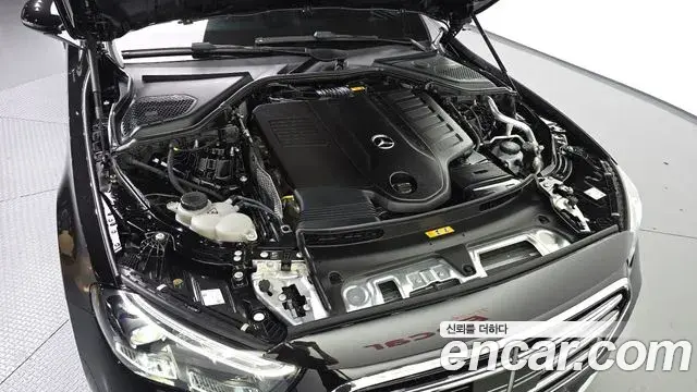 Mercedes-Benz E-Class 2026 — Photo 6/20