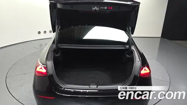 Mercedes-Benz E-Class 2026 — Photo 20/20