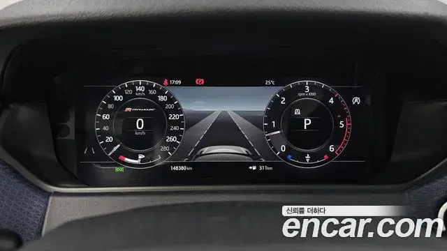 Land Rover Range Rover Velar 2018 — Photo 8/20