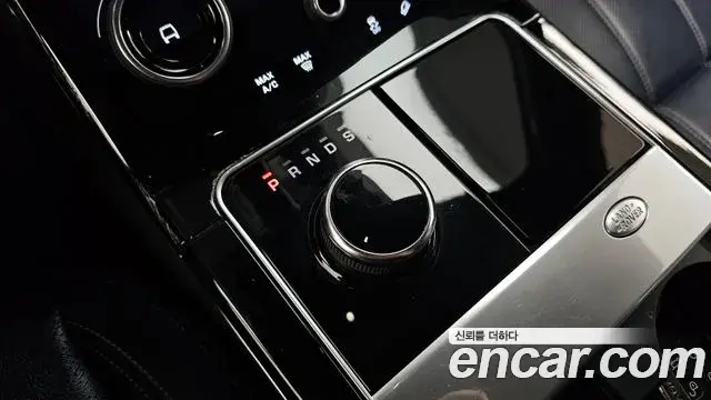 Land Rover Range Rover Velar 2018 — Photo 9/20
