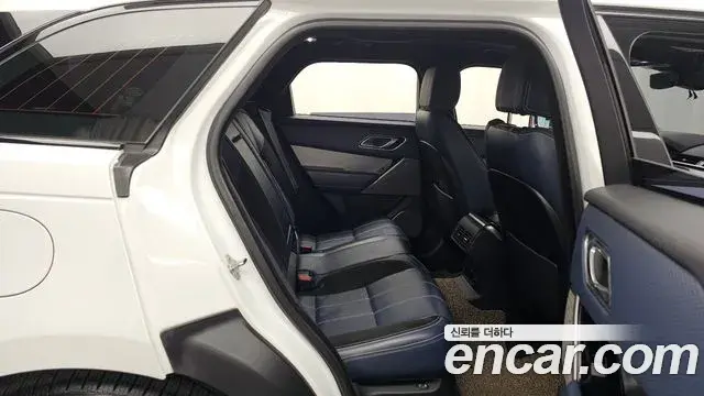 Land Rover Range Rover Velar 2018 — Photo 12/20