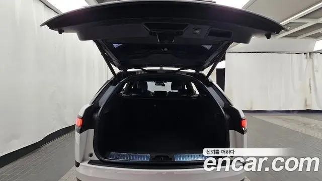 Land Rover Range Rover Velar 2018 — Photo 20/20