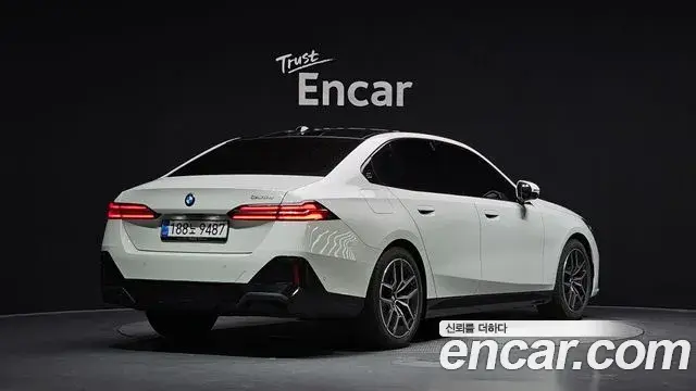 BMW 5 Series 2025 — Photo 2/20