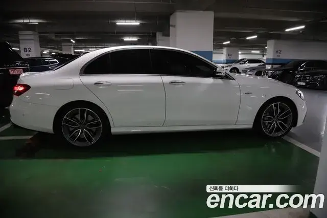 Mercedes-Benz E-Class 2021 — Photo 4/18
