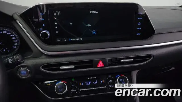 Hyundai Sonata Hybrid 2022 — Photo 16/20