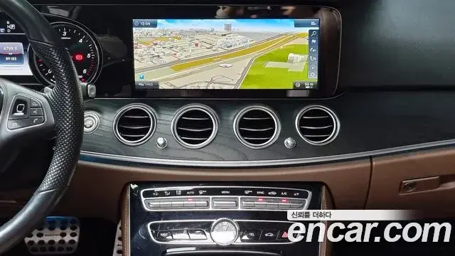 Mercedes-Benz E-Class 2018 — Photo 8/20