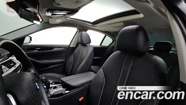 BMW 5 Series 2020 — ფოტო 2/20