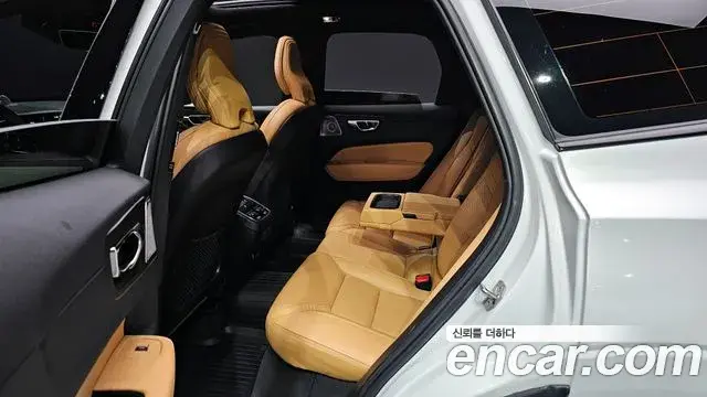 Volvo XC60 2020 — Photo 20/20