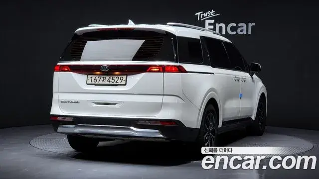 Kia Carnival 2020 — Photo 14/20
