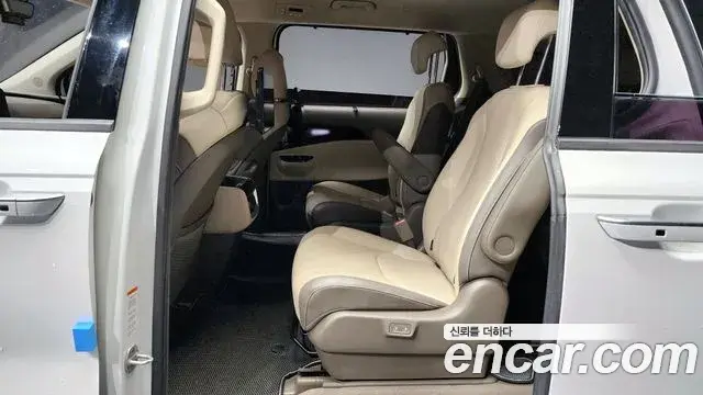 Kia Carnival 2020 — Photo 19/20