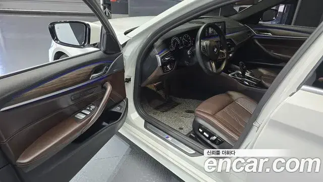 BMW 5 Series 2019 — Şəkil 9/20