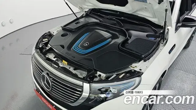 Mercedes-Benz EQC 2020 — Şəkil 10/20