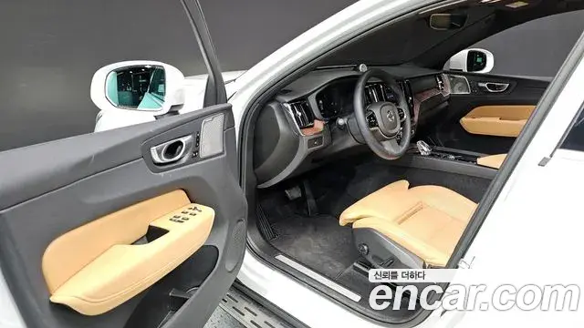 Volvo XC60 2023 — ფოტო 6/20