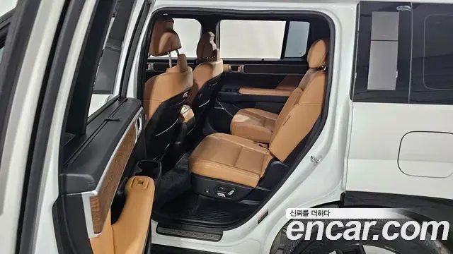Hyundai Santa Fe 2023 — ფოტო 9/20