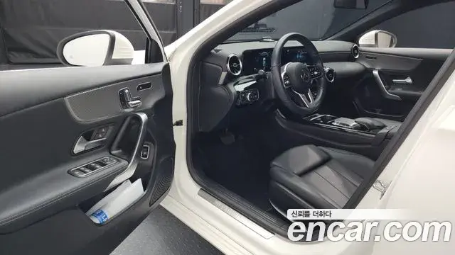 Mercedes-Benz A-Class 2020 — Photo 19/20