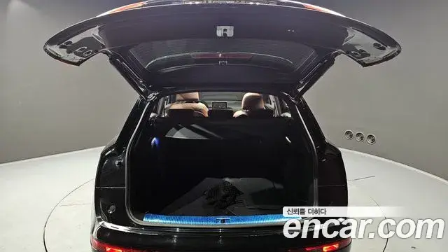 Audi Q5 2020 — Şəkil 10/20