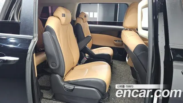 Kia Carnival 2022 — Photo 12/20