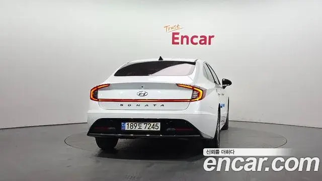 Hyundai Sonata Hybrid 2022 — Photo 13/20