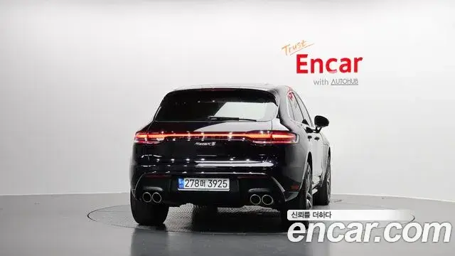 Porsche Macan 2022 — ფოტო 18/20