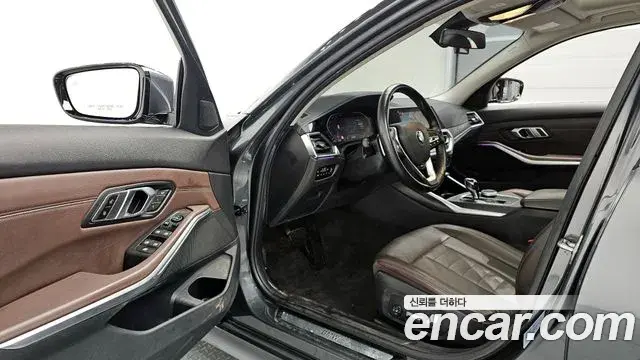 BMW 3 Series 2019 — ფოტო 2/20