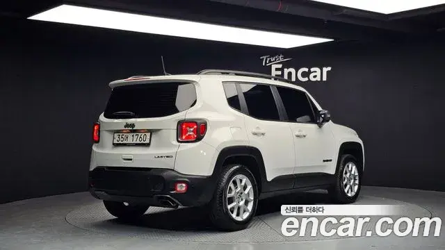 Jeep Renegade 2019 — Фото 2/20