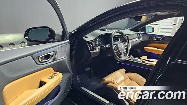 Volvo S60 2022 — ფოტო 16/20