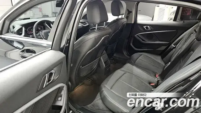 BMW 1 Series 2022 — Şəkil 7/20