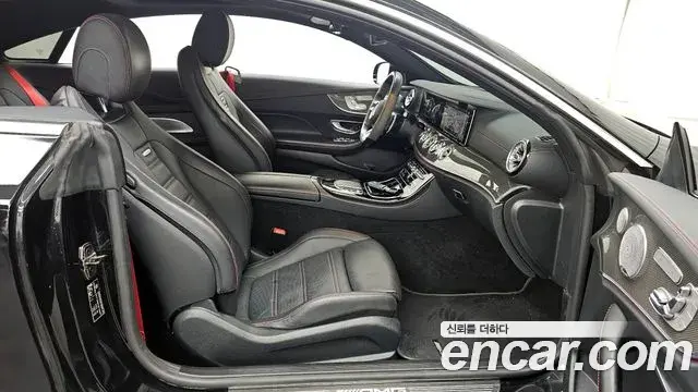 Mercedes-Benz E-Class 2021 — Photo 12/20