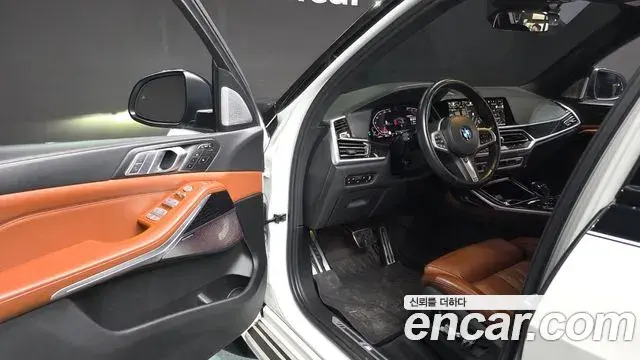BMW X7 2021 — ფოტო 19/20