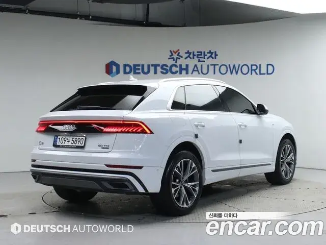 Audi Q8 2021 — Şəkil 12/20