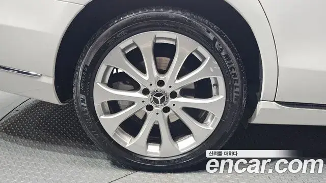 Mercedes-Benz E-Class 2018 — Şəkil 13/21