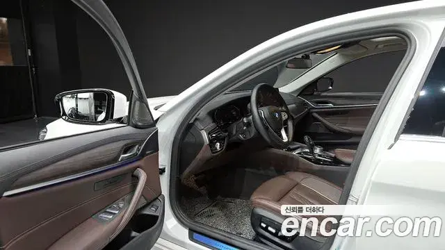 BMW 5 Series 2021 — ფოტო 7/20