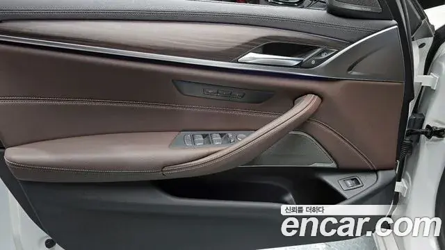 BMW 5 Series 2021 — ფოტო 13/20
