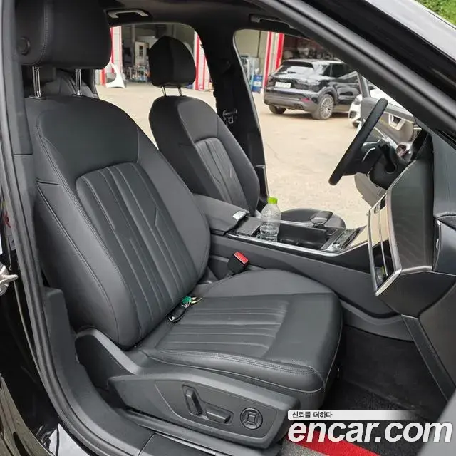 Audi A6 2023 — ფოტო 14/19