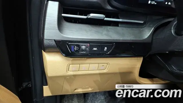 Kia Carnival 2023 — Фото 17/20