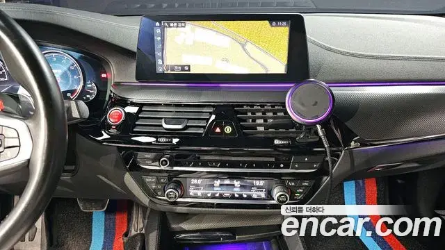 BMW M5 2018 — ფოტო 17/20