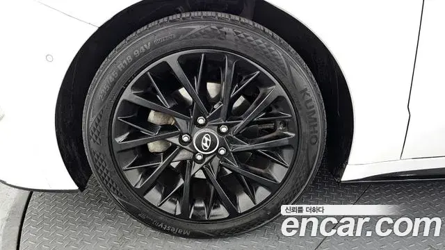 Hyundai Sonata Hybrid 2019 — Photo 1/20