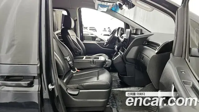 Hyundai Staria 2023 — ფოტო 15/20